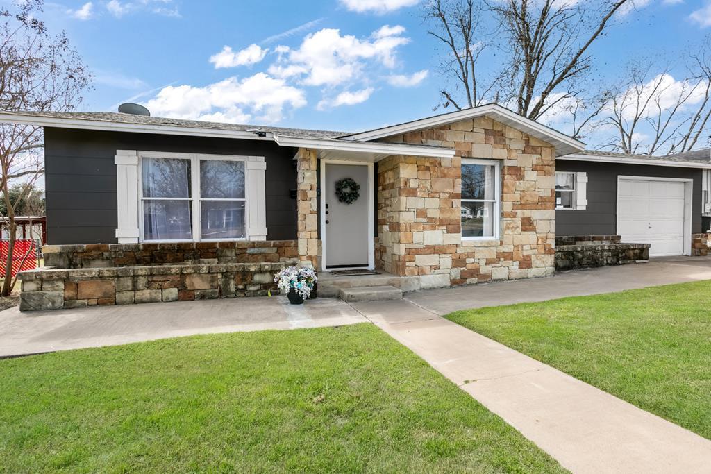 333 W Burbank St Property Photo