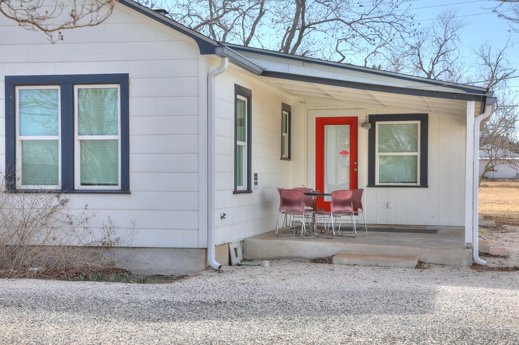 1892 W Us Hwy 290 Property Photo 13