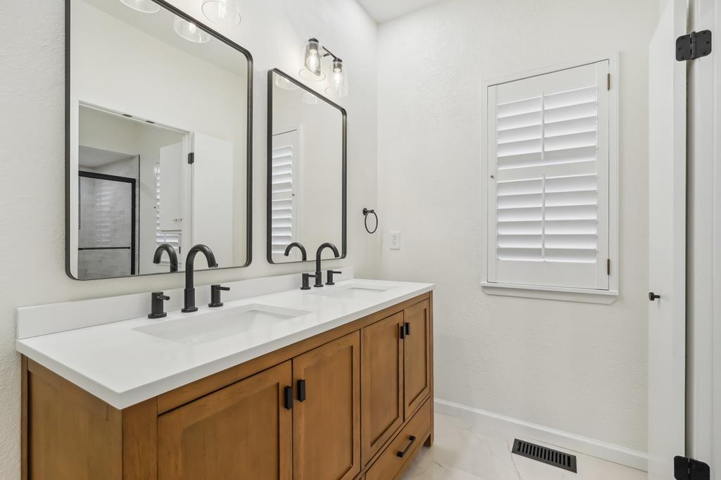 502 Oakland Hills Lane Property Photo 29