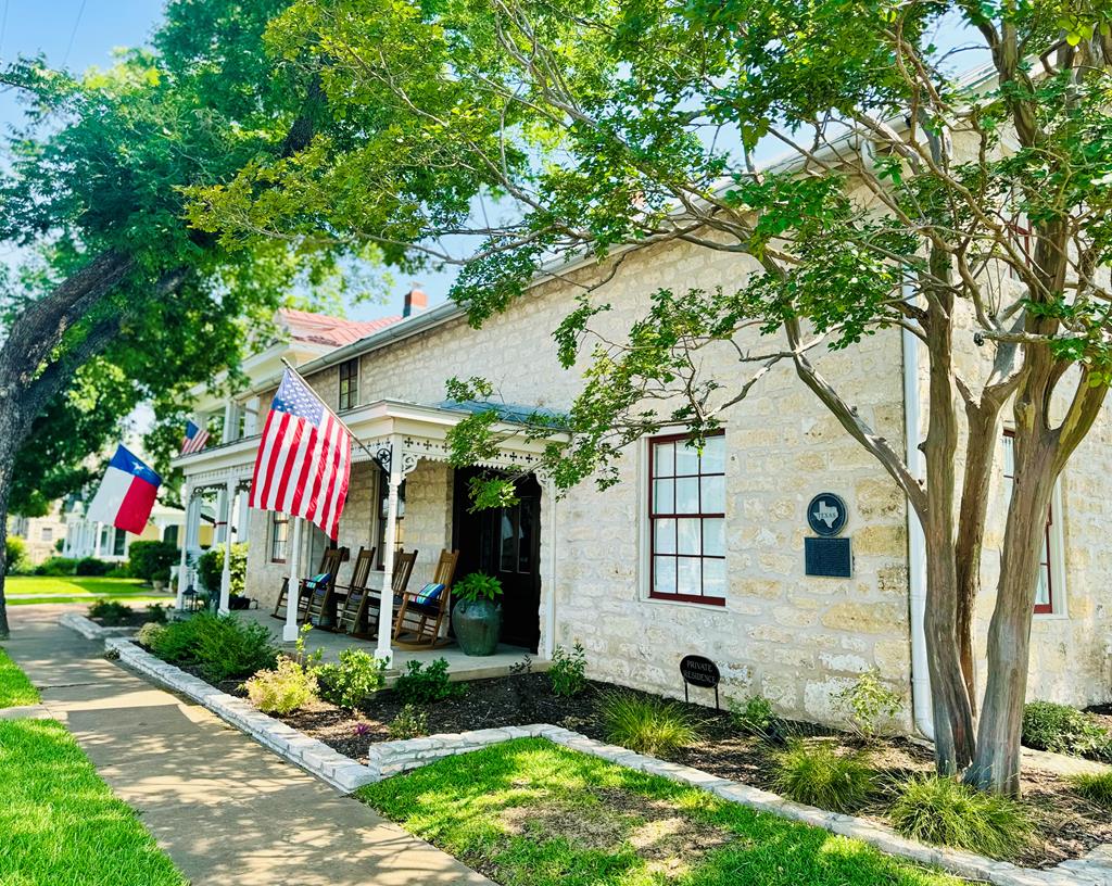 125 W San Antonio St Property Photo