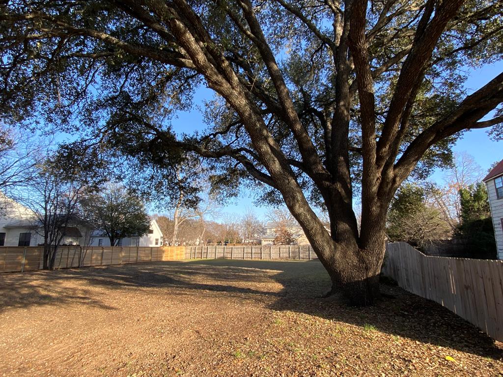 207 N Acorn St Property Photo 2