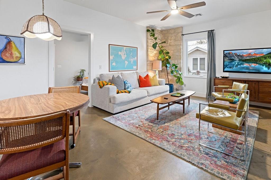 220 W College St Property Photo 1