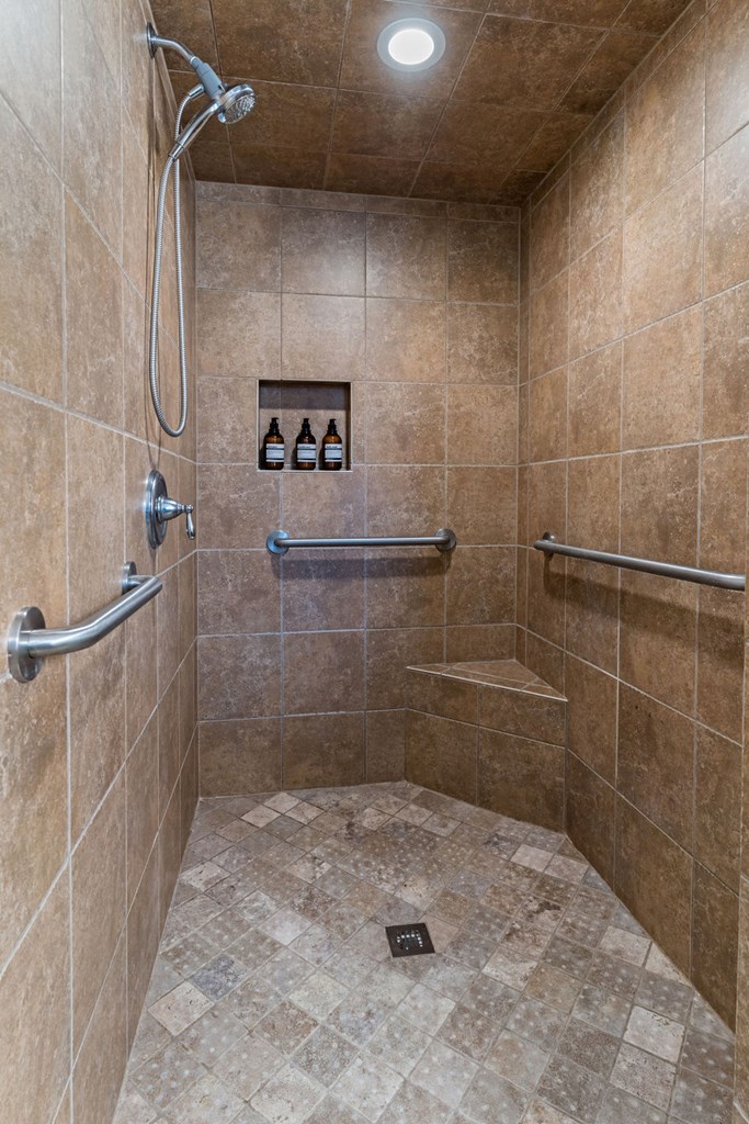 220 W College St Property Photo 13