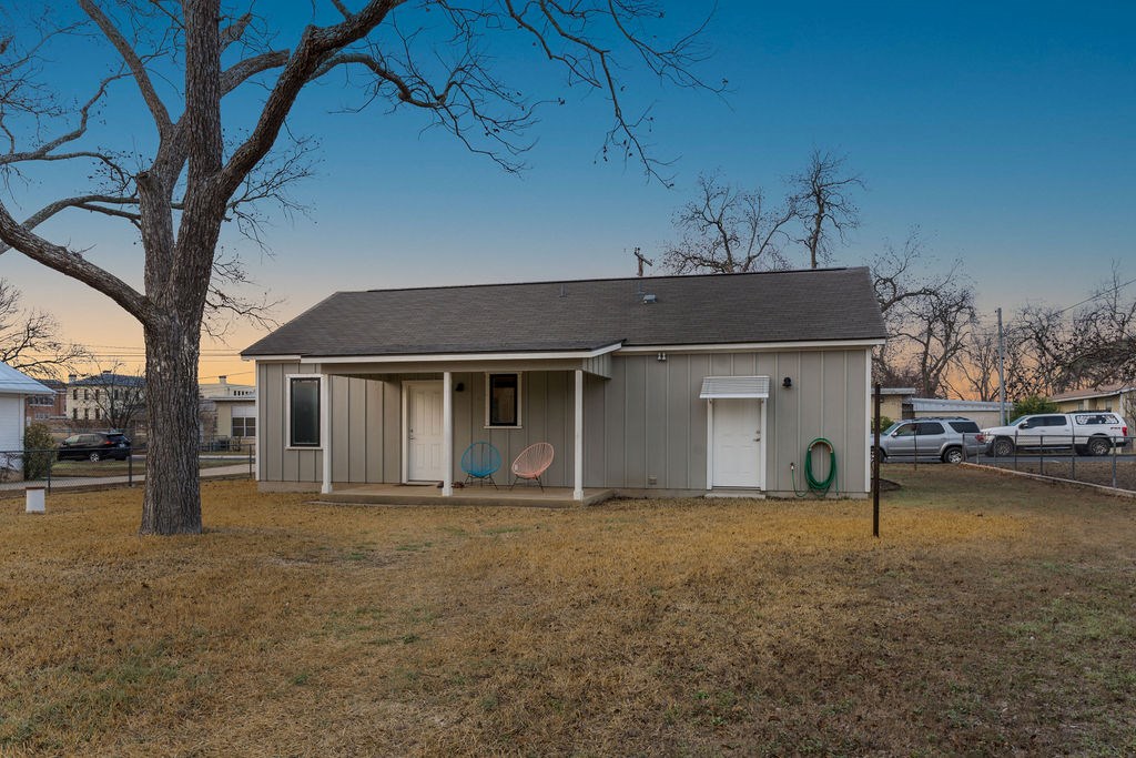 220 W College St Property Photo 15