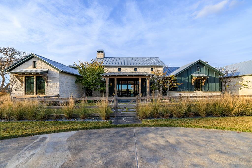 120 Fabelhaft Circle Property Photo 1