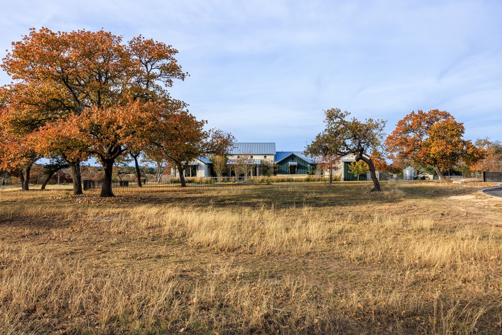 120 Fabelhaft Circle Property Photo 2