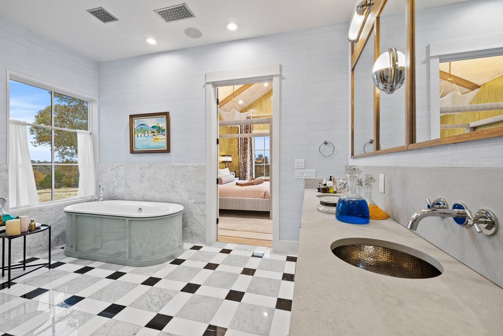 120 Fabelhaft Circle Property Photo 36