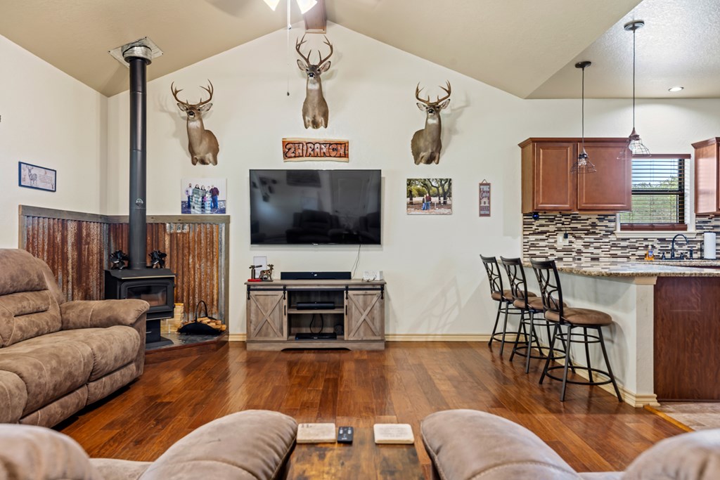 221 Coyote Trail Property Photo 5