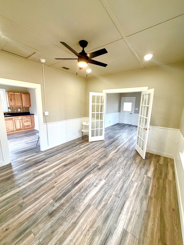424 E Pontotoc Property Photo 2