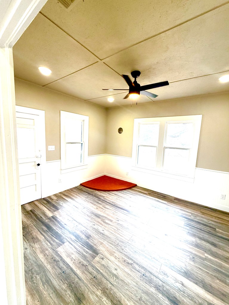 424 E Pontotoc Property Photo 4