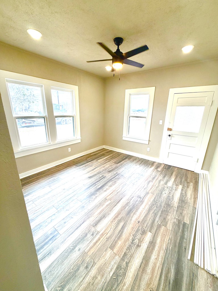 424 E Pontotoc Property Photo 5