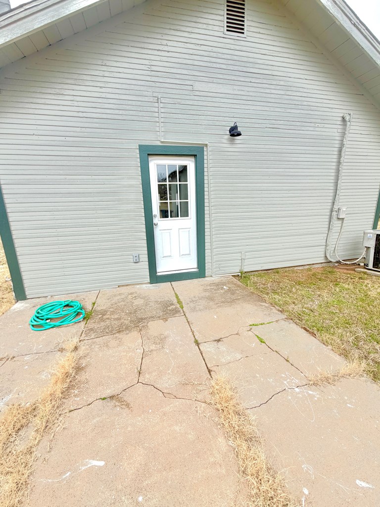 424 E Pontotoc Property Photo 8