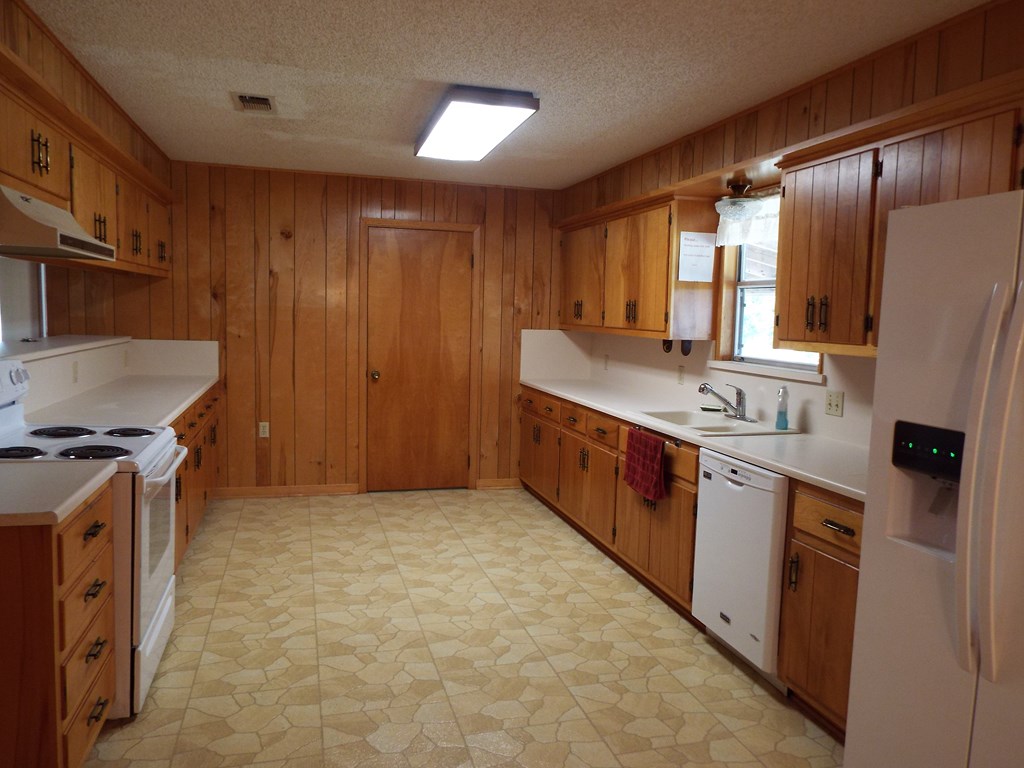 52 Meadows Ln Property Photo 8