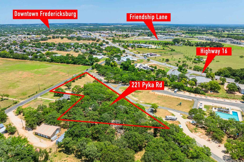 221 Pyka Rd Property Photo 3