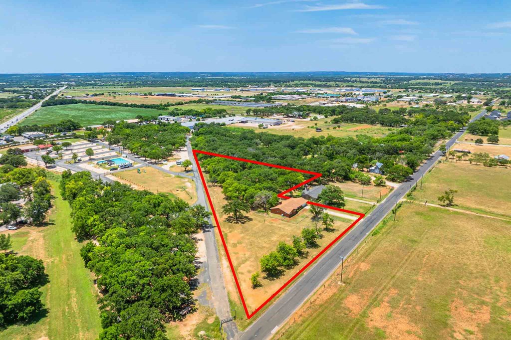 221 Pyka Rd Property Photo 4