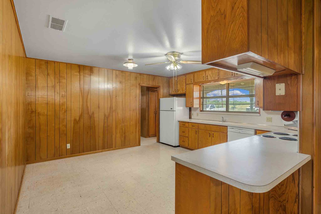 221 Pyka Rd Property Photo 7
