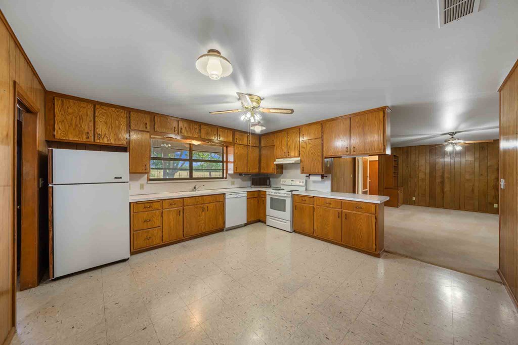221 Pyka Rd Property Photo 8