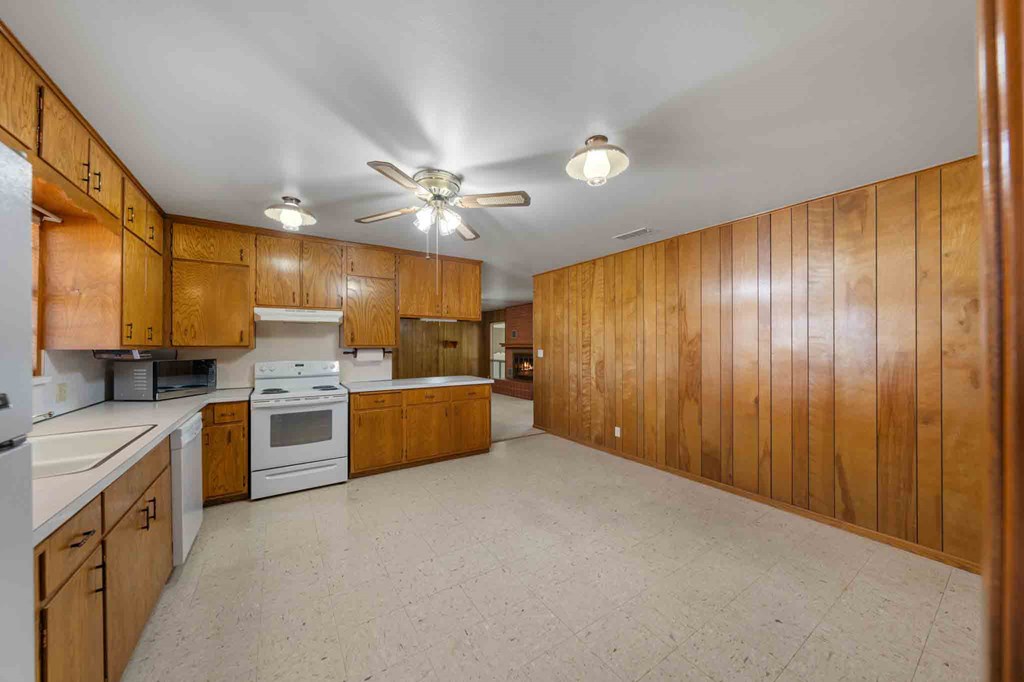 221 Pyka Rd Property Photo 9