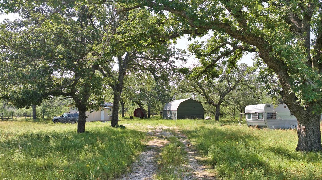 24715 N Us Hwy 377 Property Photo 10