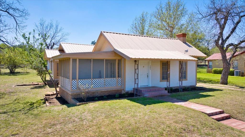 205 E Rainey Property Photo 2