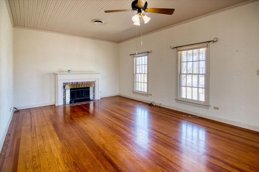 205 E Rainey Property Photo 4