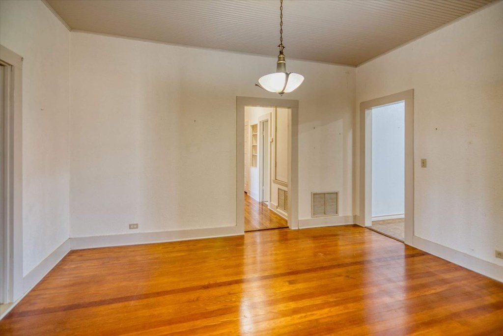 205 E Rainey Property Photo 5