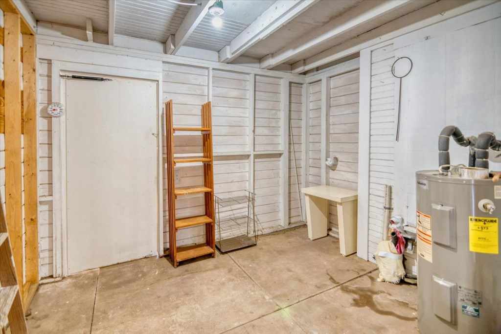 205 E Rainey Property Photo 6