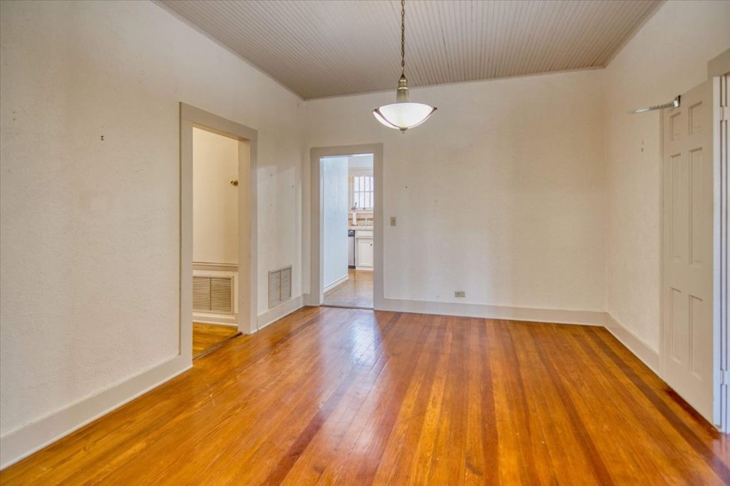 205 E Rainey Property Photo 7