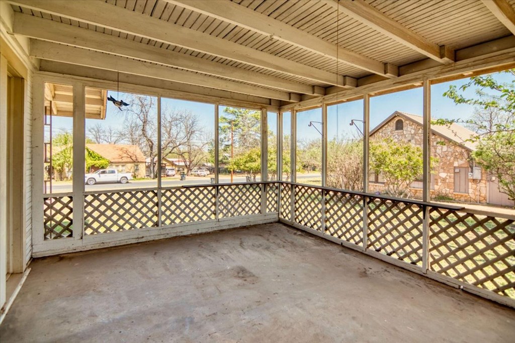 205 E Rainey Property Photo 10