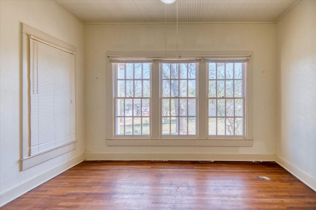 205 E Rainey Property Photo 15