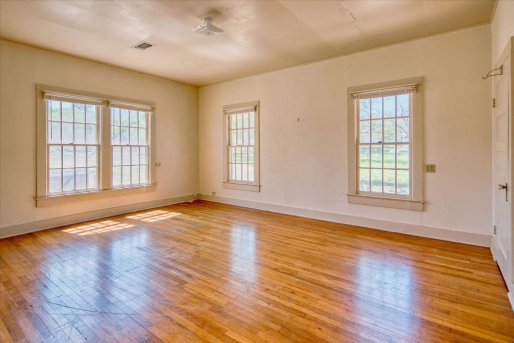 205 E Rainey Property Photo 19