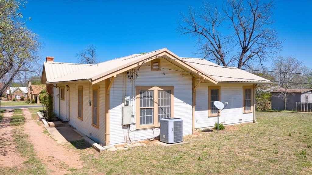 205 E Rainey Property Photo 35