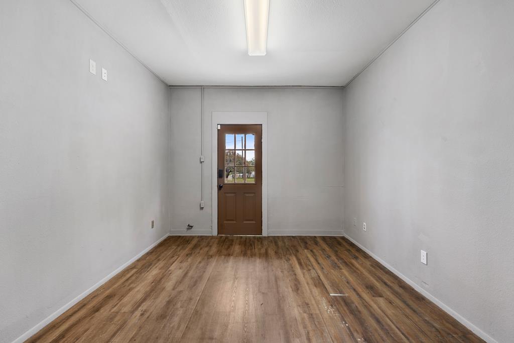 807 Main St Property Photo 5
