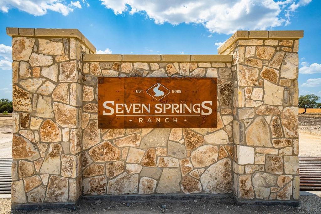 1757 Seven Springs Dr # 14 Property Photo 3