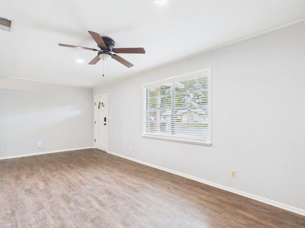 207 Skylark Property Photo 3