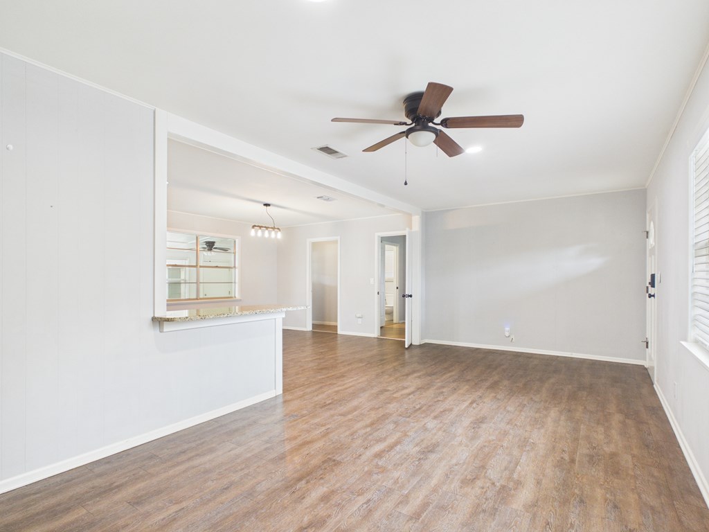 207 Skylark Property Photo 4