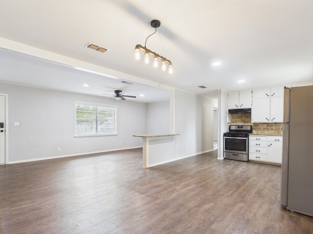207 Skylark Property Photo 5