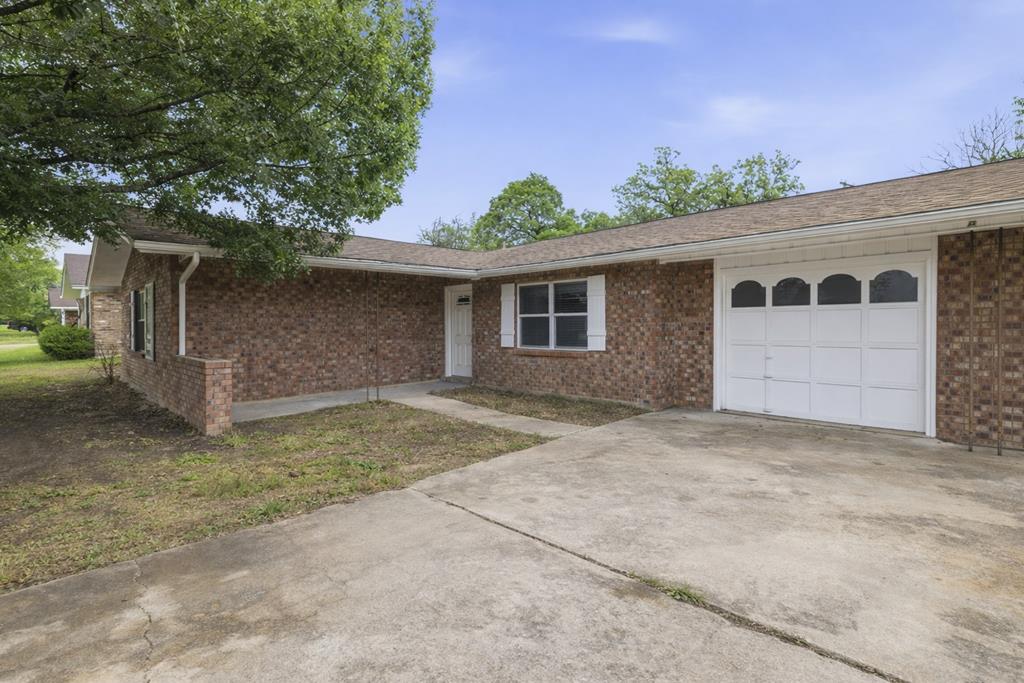 301 N Manor Dr # A Property Photo 1