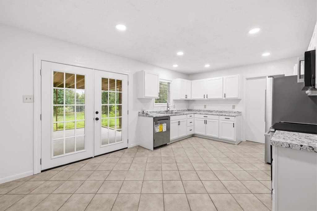 301 N Manor Dr # A Property Photo 4