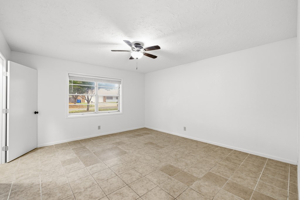 301 N Manor Dr # A Property Photo 7