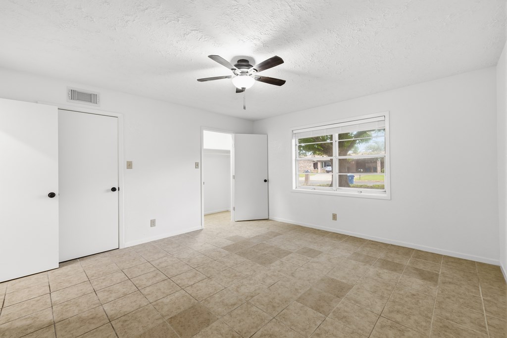 301 N Manor Dr # A Property Photo 8