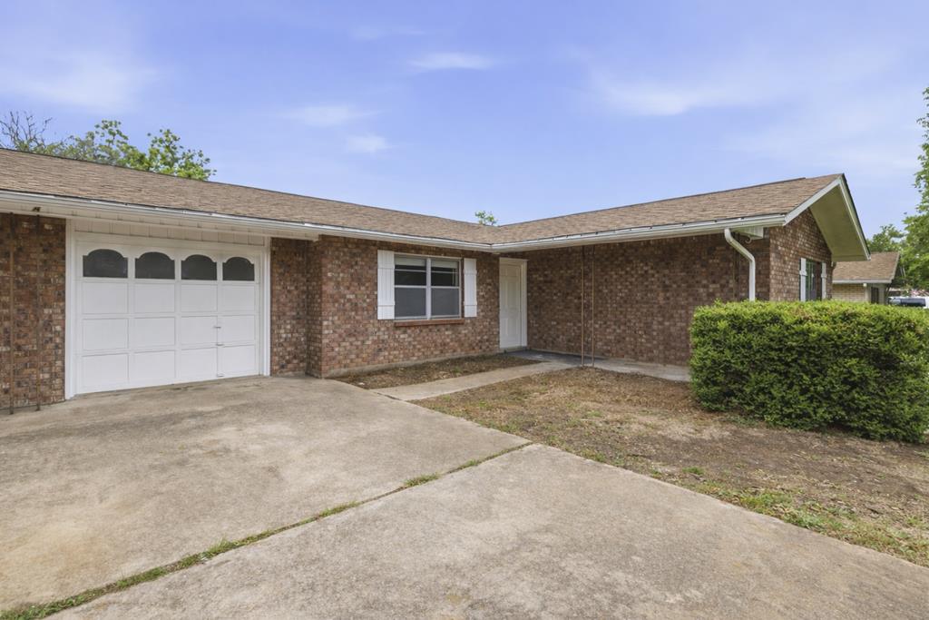 301 N Manor Dr # B Property Photo 1