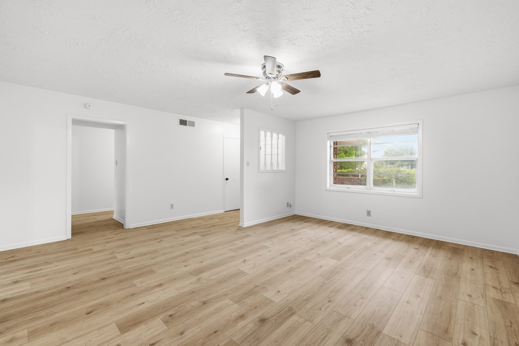 301 N Manor Dr # B Property Photo 2