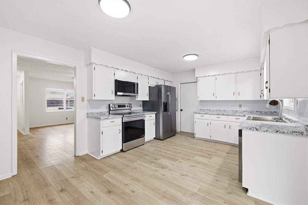 301 N Manor Dr # B Property Photo 5