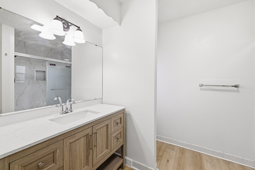 301 N Manor Dr # B Property Photo 9