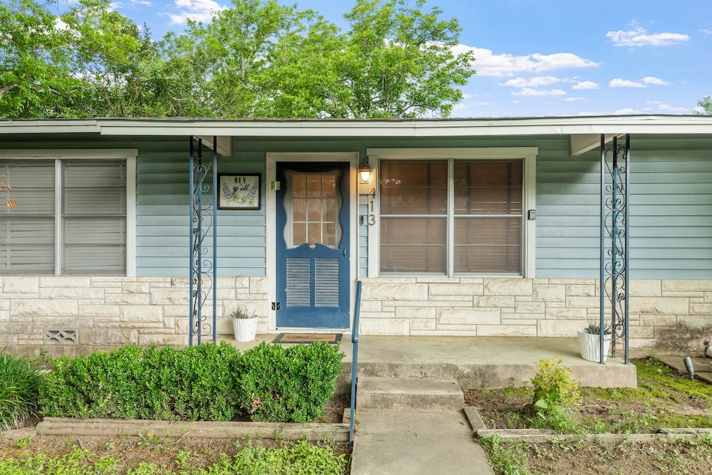 413 W Travis St Property Photo 4