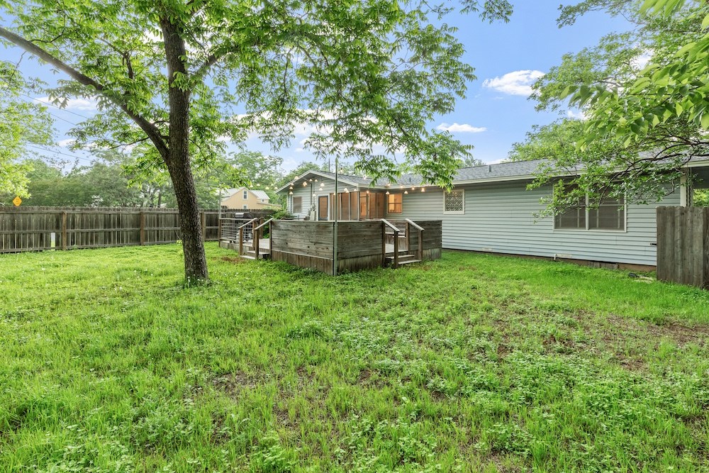 413 W Travis St Property Photo 18