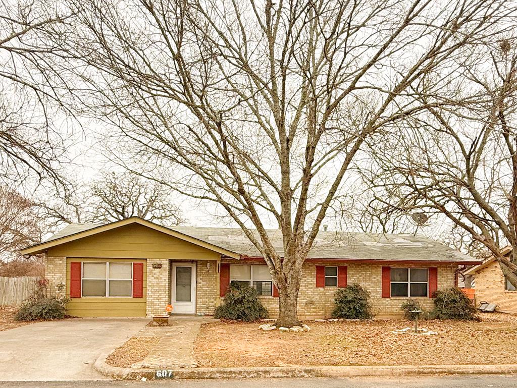 607 N Bowie Property Photo 1