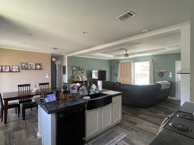 1038 Martin St Property Photo 5