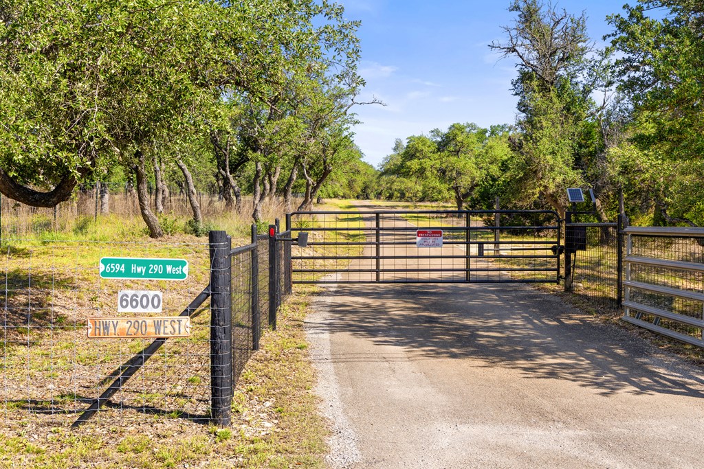 6590 Us Hwy 290 Property Photo 8